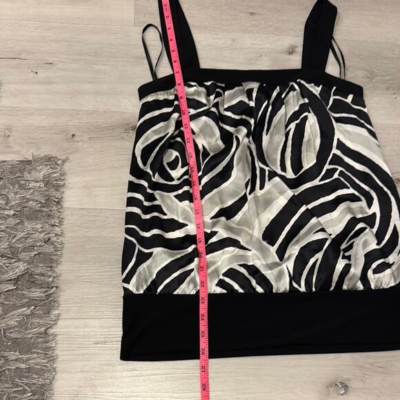 Chic Black and White Sleeveless Top - Picture 6 of 8